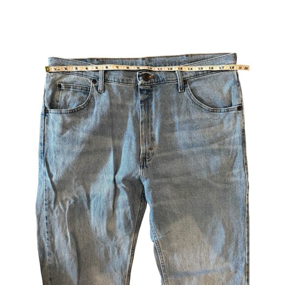 Wrangler Men’s 36x34 Relaxed Fit Straight Leg Jeans Light Wash Denim Cotton USA - Picture 10 of 12